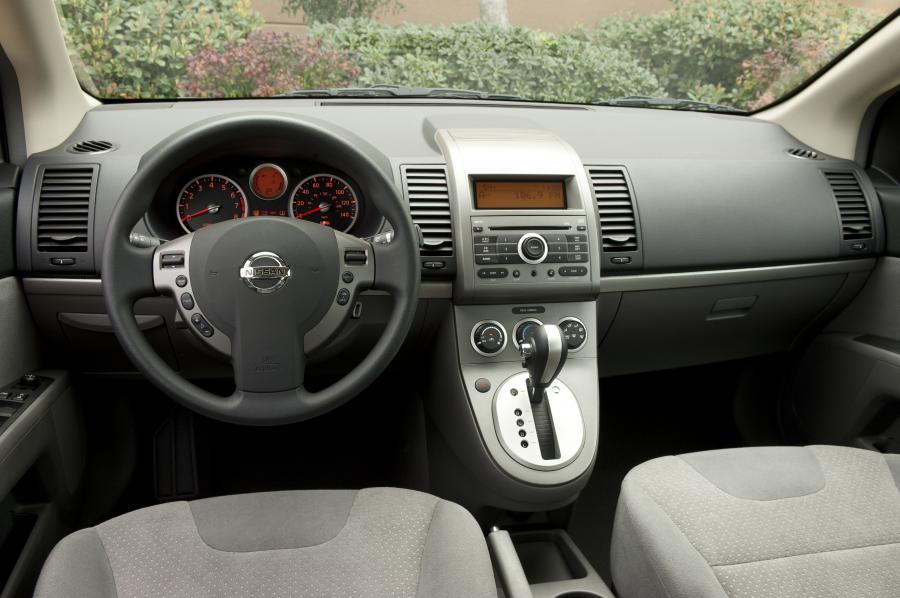  Nissan Sentra SR 2009 года  (фото 2 из 34)